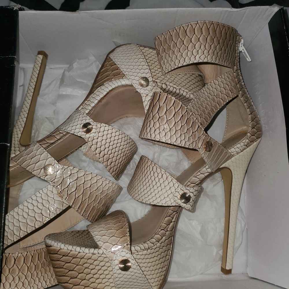 Shoes - Picture 3 of 4